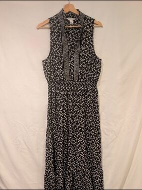 London Times Black & White Sleeveless Maxi Dress with Floral Print